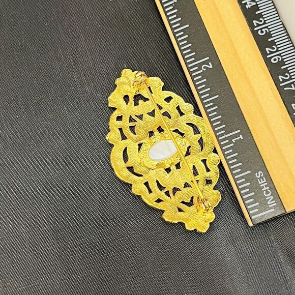 Vintage Mother of Pearl MOP Brooch Lacy Filigree Gold Tone BEAUTIFUL 1487 - Picture 6 of 7